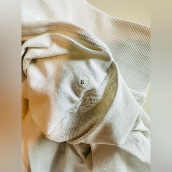 Lululemon Athletica White Jogger Crop Size 8 for Effortless Comfort - Picture 9 of 9
